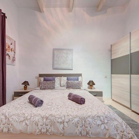 Valletta 2 Bedroom Sleeps 6 Apartment Walking Distance To Centre And The Sea Exterior photo